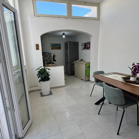 Lu Curtile Apartment *